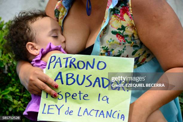 Women --some of them breastfeeding-- carry out a "mamaton" outside the Legislative Assembly in San Jose on August 3, 2016 protesting against the...