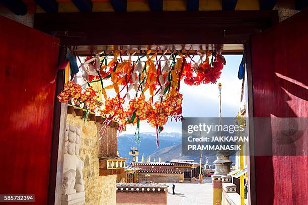 songzanlin monastery - songzanlin monastery stock-fotos und bilder