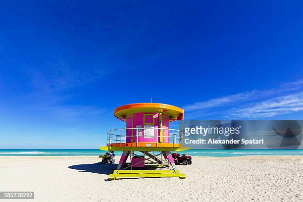 lifeguard tower on a sunny day at empty south beach, miami, florida, usa - miami stock pictures, royalty-free photos & images