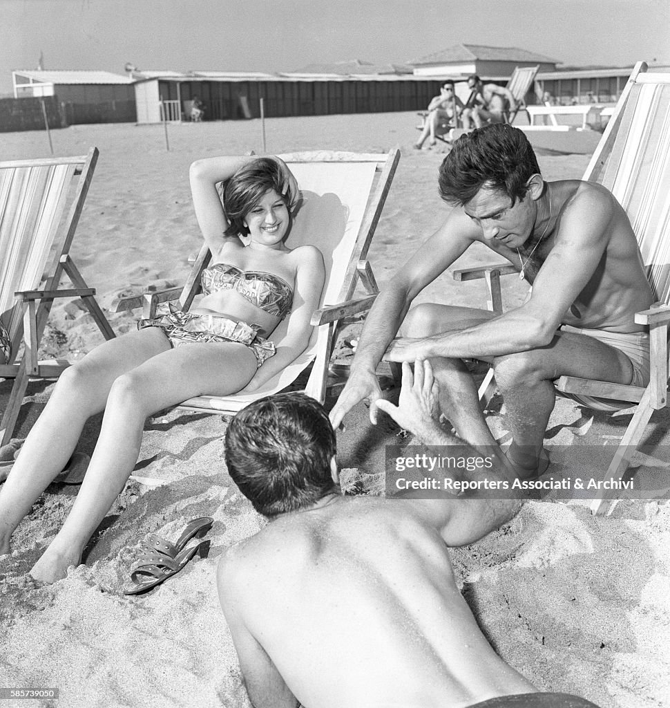 Walter Chiari with Mina Mazzini at the sea