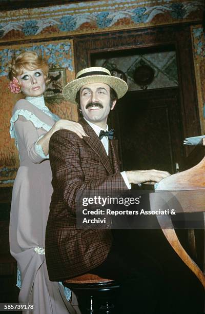 Italian TV host Pippo Baudo with Sandra Mondaini, actress and famous TV character, in musical comedy 'L'ora della fantasia'. Italy, 1972