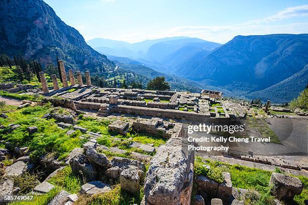 greek ruins of delphi - delfi foto e immagini stock