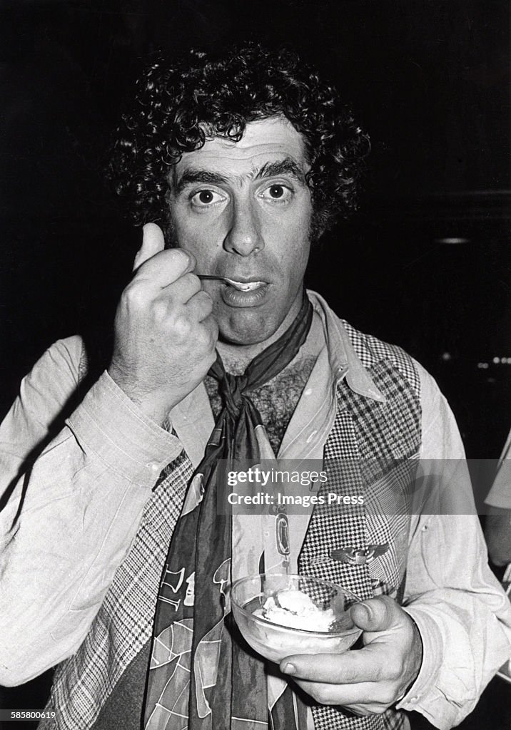 Elliott Gould...