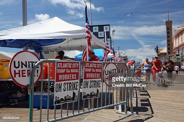 Employees of the Trump Taj Mahal are on strike August 4, 2016 in Atlantic City, New Jersey. The Trump Taj Mahal will close at the end of the 2016...
