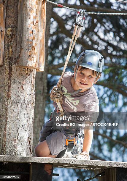 boy at a high ropes course - hochseilgarten stock-fotos und bilder
