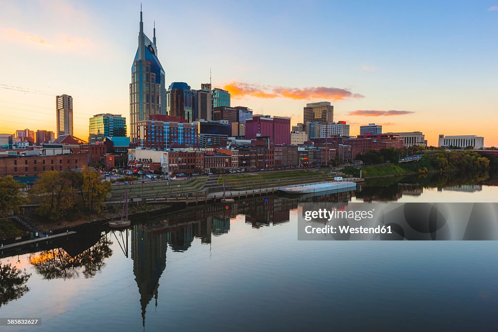 USA, Tennessee, Nashville and Cumberland river in the evening
