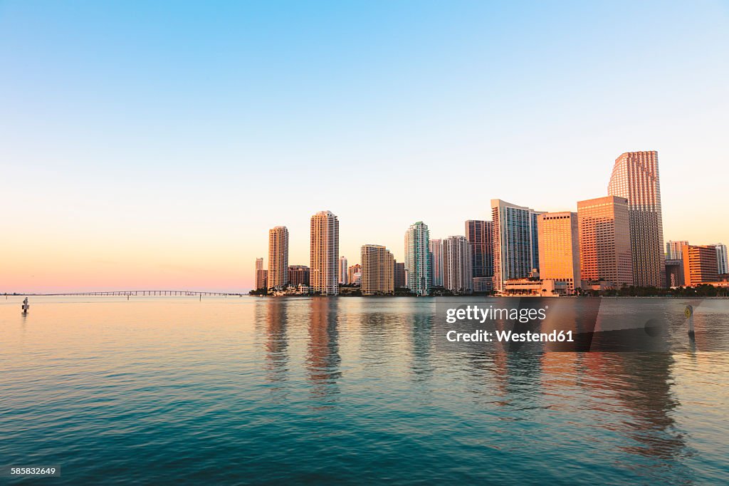 USA, Miami, Skyline at sunrise