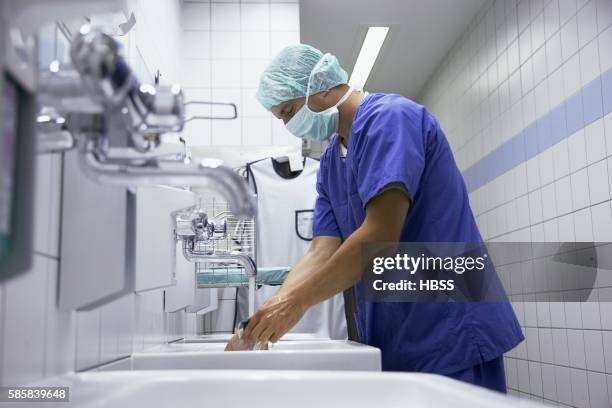 surgeon washing hands - surgical mask profile stock pictures, royalty-free photos & images