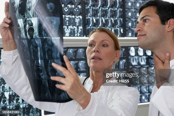 radiologists looking at x-rays - radiogram photographic image fotografías e imágenes de stock