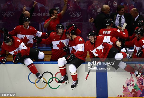 Jubel der kanadischen Spieler Ice Hockey men goldmedal match : Sweden 3 XXII Olympic Winter Games Sochi 2014