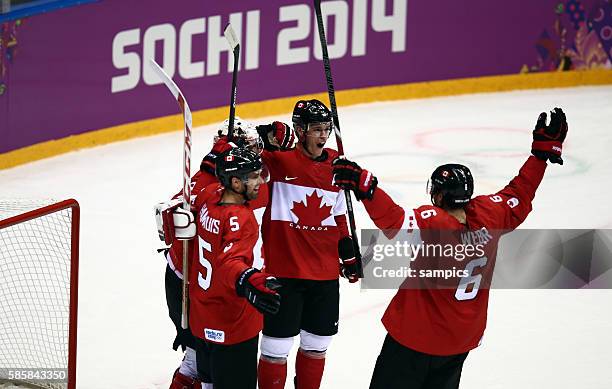 Jubel der kanadischen Spieler Ice Hockey men goldmedal match : Sweden 3 XXII Olympic Winter Games Sochi 2014