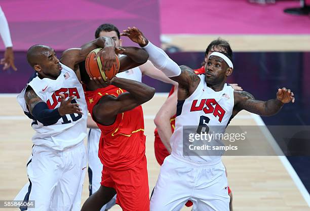Kobe Bryant Serge Ibaka und Lebron James Basketball Final Finale USA - Spanien USA Spain Olympische Sommerspiele in London 2012 Olympia olympic...