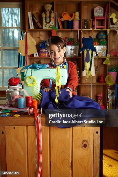 boy using sewing machine - sewing machine imagens e fotografias de stock