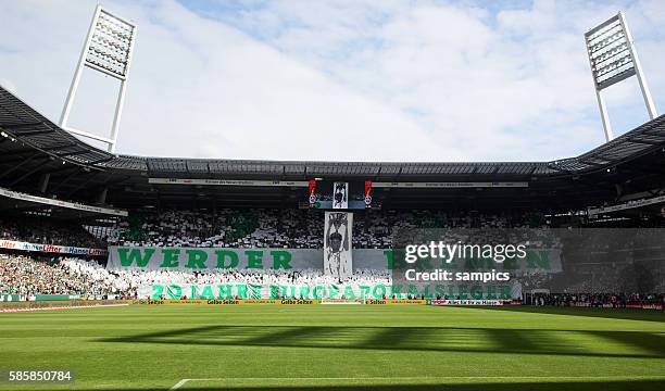 Bremer Weser Stadion Übersicht mit Fankurve Choreographie Fussball Bundesliga : SV Werder Bremen - Hamburger SV 2:0 1.9.2012 Weserstadion
