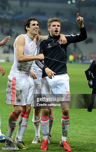 Schlussjubel Javi Martinez FC Bayern München und Thomas Müller Mueller FC Bayern München Fussball Uefa Championsleague : LOSC Lille - FC Bayern...
