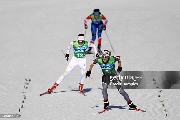 Claudia Nystad vor Anna Haag und Natalia Korosteleva RUS Ski Langlaufen Team sprint Olympische Winterspiele in Vancouver 2010 Kanada olympic winter...