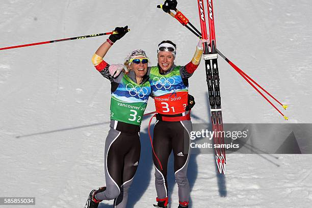 Olympiasieger Claudia Nystad und Evi Sachenbacher Stehle GER Ski Langlaufen Team sprint Olympische Winterspiele in Vancouver 2010 Kanada olympic...