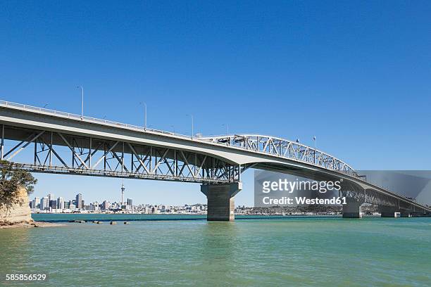 new zealand, auckland, harbour bridge with skyline - waitemata harbor stock pictures, royalty-free photos & images