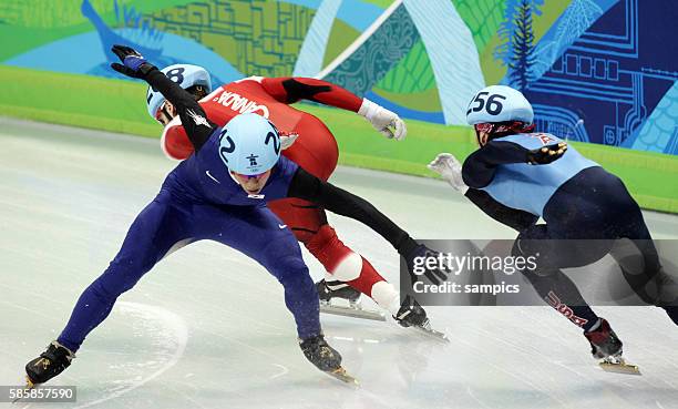 Sturz von Ho-Suk LEE , rechts Apolo Anton Ohno , links Francois Tremblay Olympische Winterspiele 2010 in Vancouver Shorttrack 500m Herren Halbfinale...