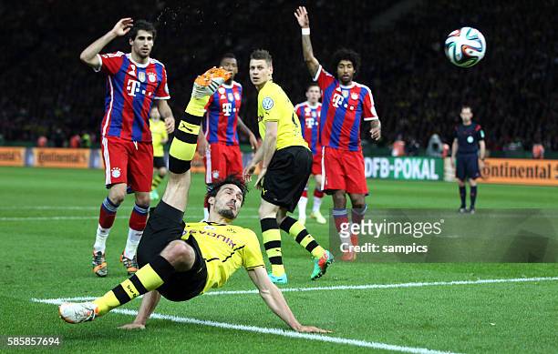 Fallrückzieher Mats Hummels Fussball DFB Pokalfinale : Borussia Dortmund - FC Bayern München 0:2