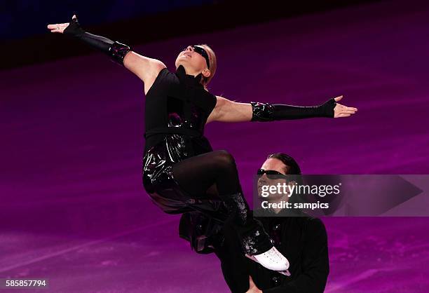 Oksana Domnina und Maxim Shabalin 3.Platz Eistanz Olympische Winterspiele 2010 in Vancouver Eiskunstlauf Exhibition Olympic Winter Games 2010 :...