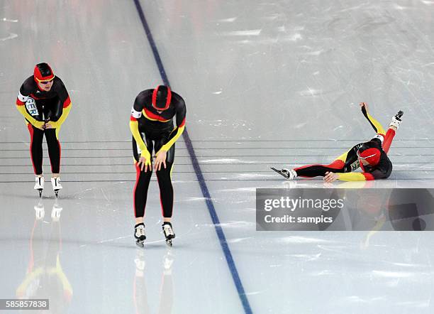 Anni Friesinger Postma rutscht uber die Ziellinie und bringt Team Deutschland mit Daniela Anschuetz Thomas und Stephanie Beckert ins Finale...