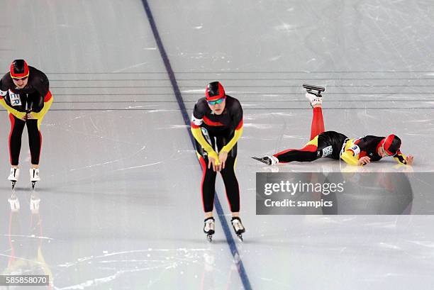 Anni Friesinger Postma rutscht uber die Ziellinie und bringt Team Deutschland mit Daniela Anschuetz Thomas und Stephanie Beckert ins Finale...