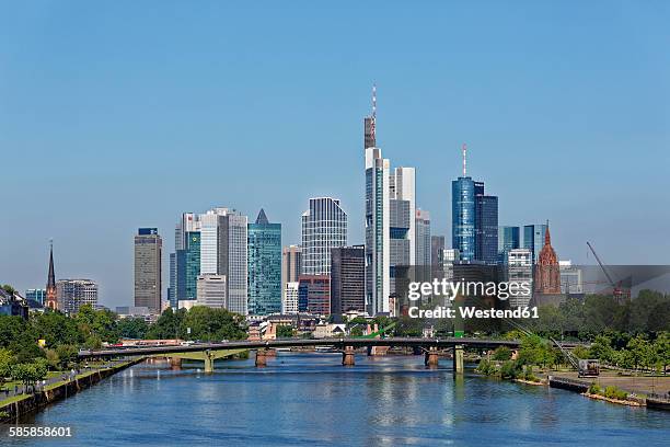 germany, frankfurt, view to skyline with floesserbruecke in the foreground - embankment stock-fotos und bilder