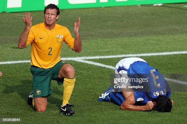 Foul von Lucas Neill an Fabio Grosso fuhrte zum Strafstoss Achtelfinale Spiel 53 Italien gegen Australien 1 : 0 Fifa Fussball Weltmeisterschaft in...