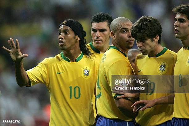 Fussball WM 2006 Viertelfinale : Brasilien 1 v.l. Ronaldinho , Lucio , Ronaldo , Juninho , Kaka FIFA Fußball Weltmeisterschaft 2006 in Deutschland...