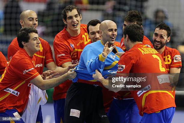 Team Spanien feiert Jose Manuel SIERRA Handball Männer Weltmeisterschaft Viertelfinale : Spanien - Deutschland mens ihf handball worldchampionchip...