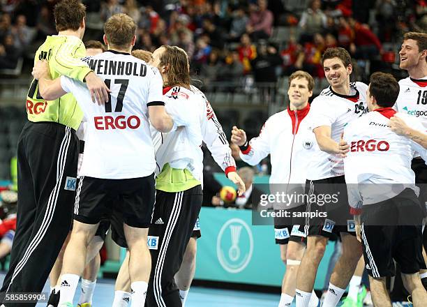 Team Deutschland freut sich über den Einzug ins WM Viertelfinale Handball Männer Weltmeisterschaft Achtelfinale : Deutschland - Mazedonien mens...