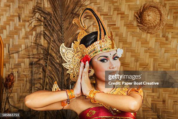 beautiful balinese woman in a traditional dance - namaste bildbanksfoton och bilder