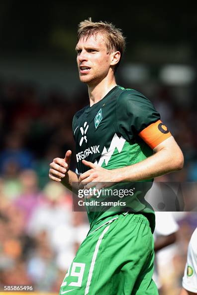 Per Mertesacker - Werder Bremen Fußball DFB-Pokal 1. Runde :... News