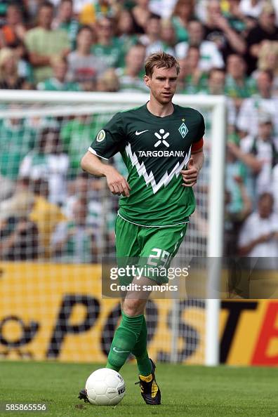 Per Mertesacker - Werder Bremen Fußball DFB-Pokal 1. Runde :... News
