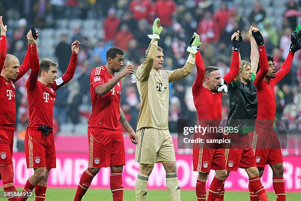 Jubel der Mannschaft nach dem Sieg über SV Werder Bremen. Von links: Arjen Robben, Philipp Lahm, Jérome Boateng, Manuel Neuer, Franck Ribéry,...