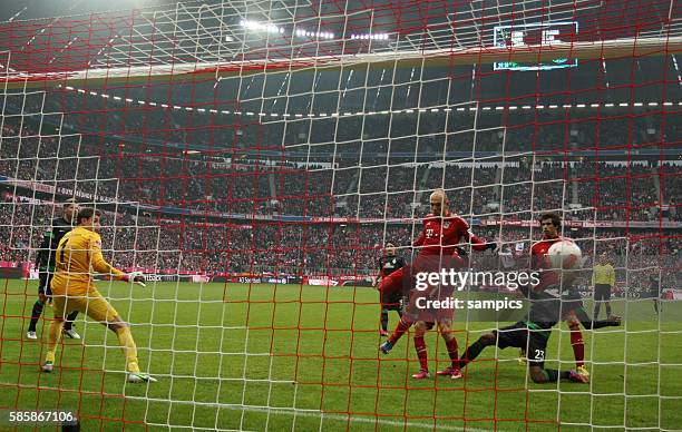 Tor Treffer von Arjen ROBBEN FC Bayern München zum 1:0 1 Bundesliga Fussball FC Bayern München -Werder Bremen Saison 2012 / 2013