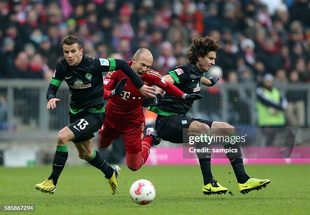 Arjen ROBBEN FC Bayern München gegen Lukas Schmitz SV Werder Bremen und Pavlovic 1 Bundesliga Fussball FC Bayern München -Werder Bremen 6:1 Saison...