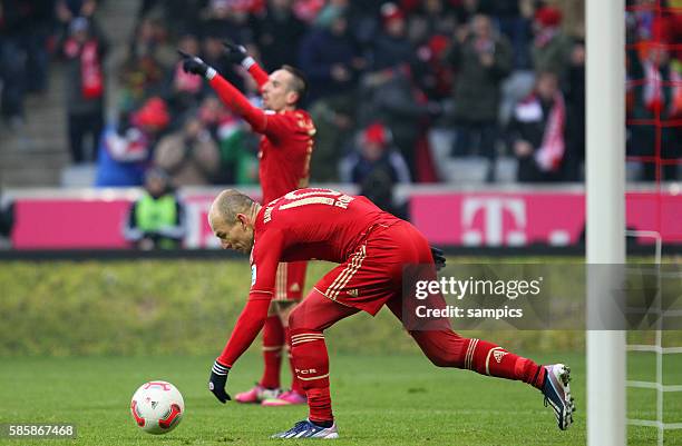 Arjen Robben mit Franck Ribéry 1. Fußball-Bundesliga: FC Bayern München vs. Werder Bremen