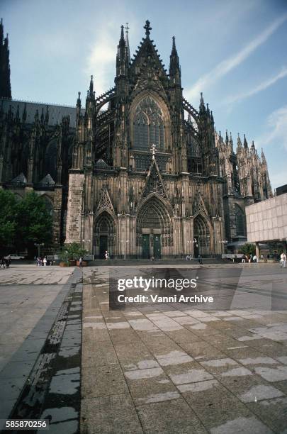 cathedral of cologne: south transept facade - köln stock-fotos und bilder