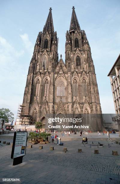 cathedral of cologne: facade - dom stock pictures, royalty-free photos & images