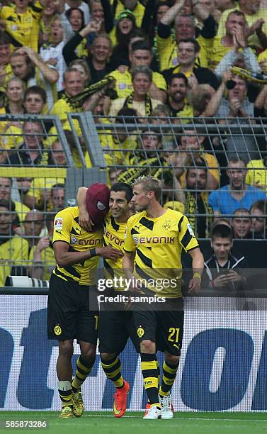 Pierre-Emerick Aubameyang Torschütze mit Spiderman Maske nach dem 2:0 Fussball Supercup 2014 : Borussia Dortmund - FC Bayern München 2:0