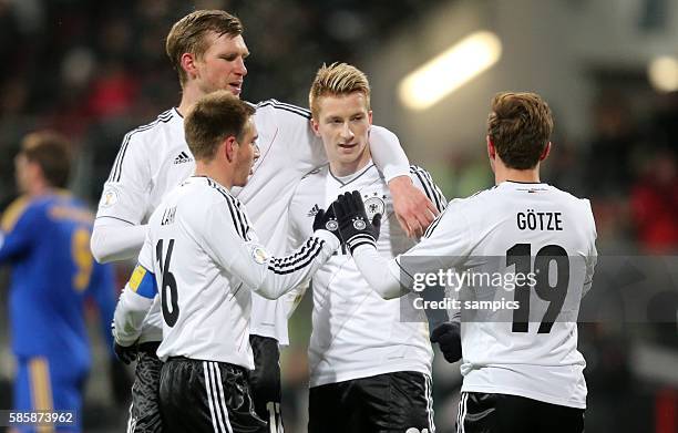 Jubel von Marco Reus Deutschland mit Phlipp Lahm Deutschland Germany Mario Götze Goetze Deutschland Germany und Per Mertesacker Deutschland Fussball...