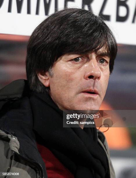 Kritscher Blick Bundestrainer Trainer Coach Joachim Jogi Loew Löw Deutschland Fussball WM Qualifikation Länderspiel Deutschland Kasachstan 4:1...