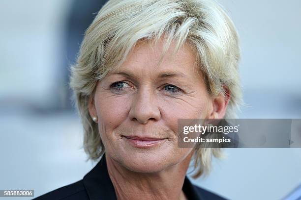 Bundestrainerin Silvia Neid Frauenfussball Länderspiel Deutschland - Nordkorea Korea DVR 2:0 am 21. 5. 2011