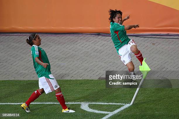 JUbel von Monica Ocampo nach dem Tor zum 1:1 mit Maribel Dominguez Vorrunde Gruppe B Mexiko 1 FifA Frauen Fussball WM Weltmeisterschaft 2011 in...