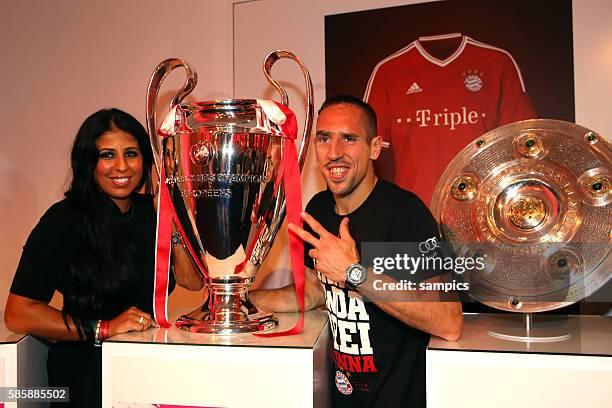 Franck Ribery of FC Bayern Muenchen mit seiner Frau Wahiba Belhami FC Bayern feiert nach dem DFB Pokal Sieg in Berlin gegen den VFB Stuttgart das...