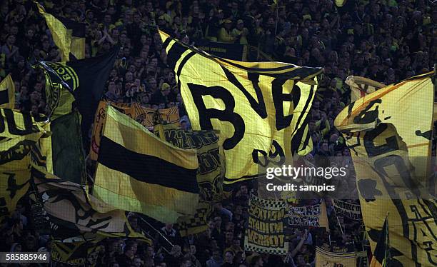 Fahnen Stimmung in der BVB Fankurve Fußball 1.Bundesliga : Borussia Dortmund - Borussia Mönchengladbach 1:0