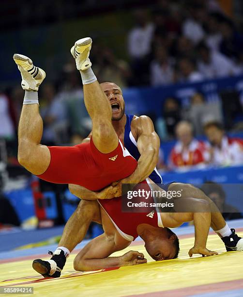 Ringen Finale Herren M?nner Griechisch R?misch 96 KG Mirko Englich GER rot gegen Aslanbek Khushtov RUS blau Olympische Sommerspiele 2008 in Peking...