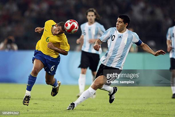 Marcelo gegen Juan Riquelme Olympische Sommerspiele in Beijing 2008 : Fu§ball M?nner Halbfinale : Argentinien 0